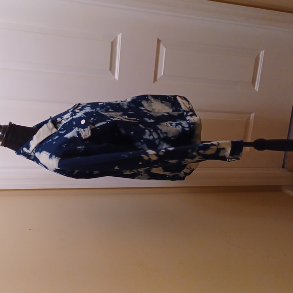 #7B - 👌Tie-dyed-look White/Blue Denim Jean Jacket - sz Large - Picture 2 of 13